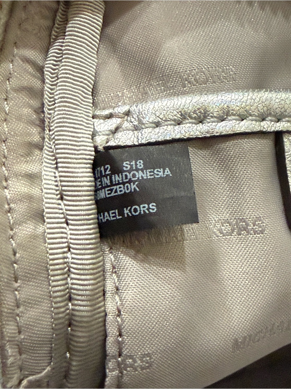 MICHAEL KORS Rhea Mini Silver Metallic Quilted Leather Mini Backpack
EUC - Picture 13 of 16